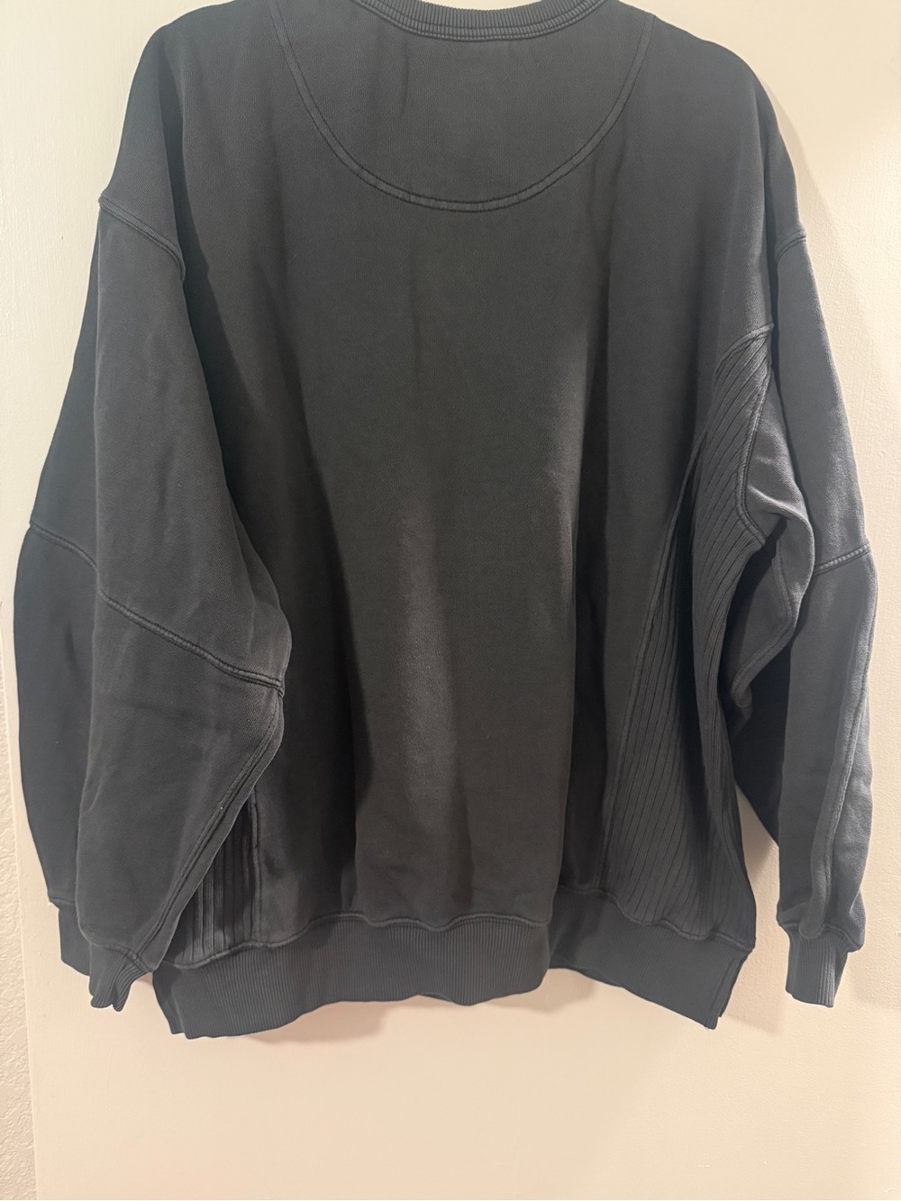 Aerie Cindy Lou Who Dark Gray Holiday Graphic Crewneck Sweatshirt - New with tag - Picture 4 of 6